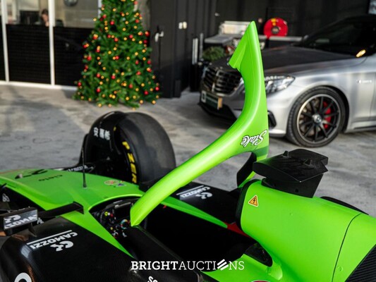 Stake F1 Team KICK Sauber Showcar 1:1 Scale