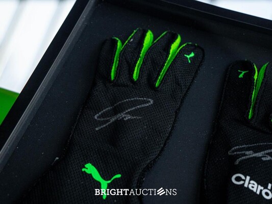 Stake F1 Team KICK Sauber Showcar 1:1 Scale