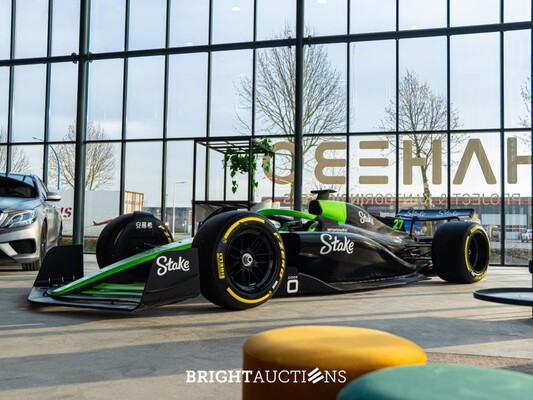 BRIGHT AUCTIONS: Stake F1 Team KICK Sauber Showcar 1:1 Scale