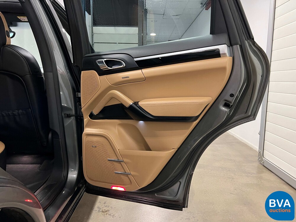 Porsche Cayenne 3.0 V6 S E-Hybrid 416pk Sport Design Chrono FACELIFT Plug-In Hybrid GTS Paket 2015.