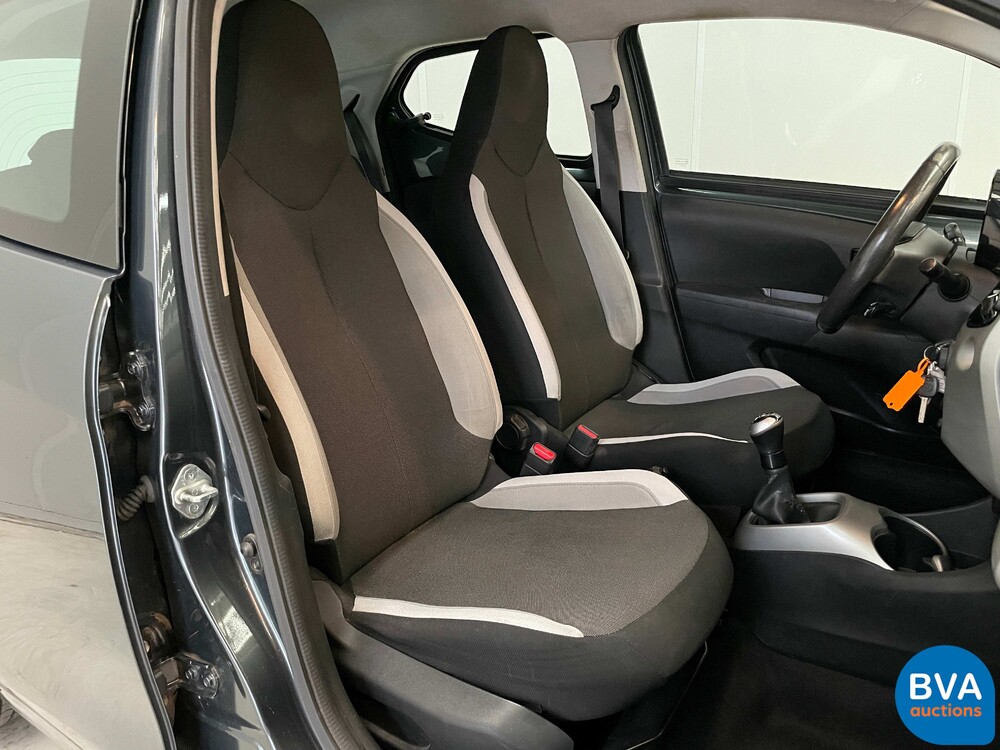 Toyota Aygo 1.0 VVT-i x-play 69pk 2014, 5-XVV-26