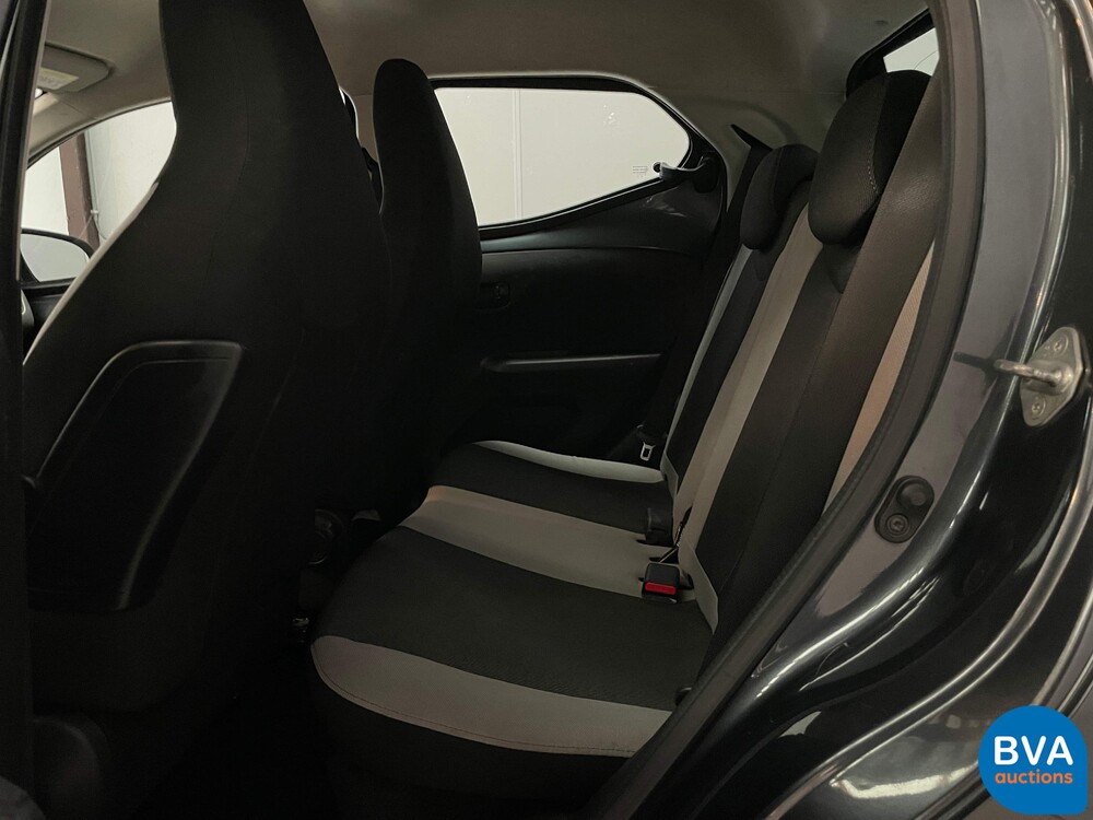 Toyota Aygo 1.0 VVT-i x-play 69pk 2014, 5-XVV-26