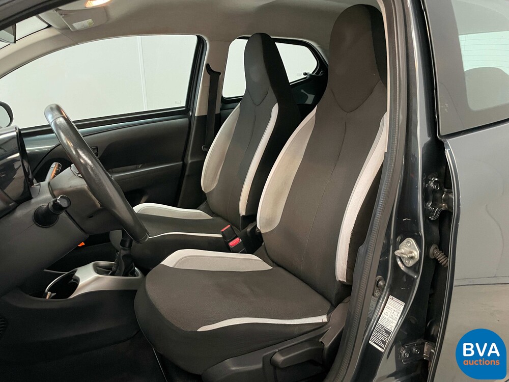 Toyota Aygo 1.0 VVT-i x-play 69pk 2014, 5-XVV-26