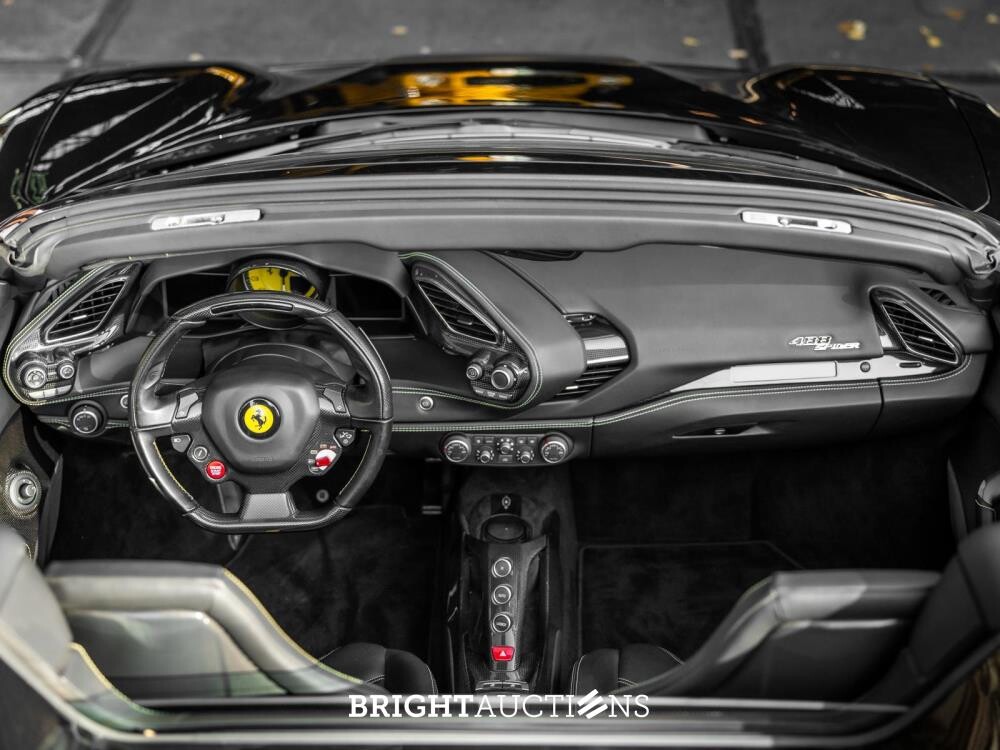 Ferrari 488 Spider HUGE 3.9 V8 - Full Carbon - 670hp - Dealer warranty until 05/2027