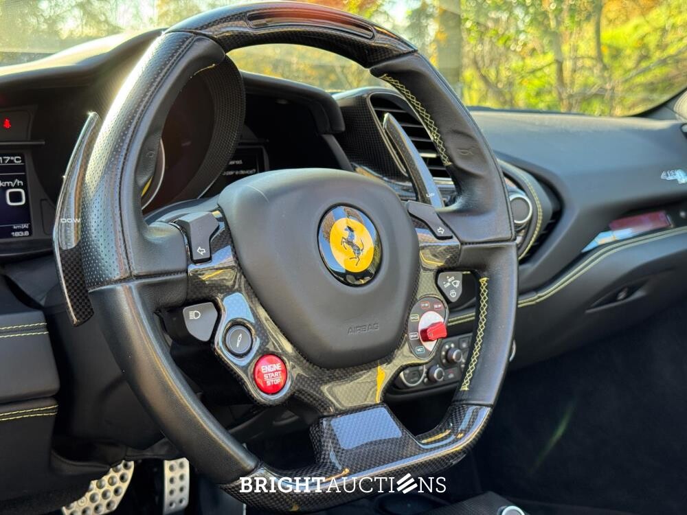 Ferrari 488 Spider HUGE 3.9 V8 - Full Carbon - 670hp - Dealer warranty until 05/2027