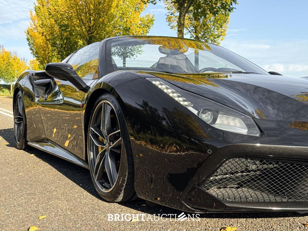 Ferrari 488 Spider HUGE 3.9 V8 - Full Carbon - 670hp - Dealer warranty until 05/2027