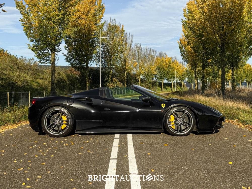 Ferrari 488 Spider HUGE 3.9 V8 - Full Carbon - 670hp - Dealer warranty until 05/2027