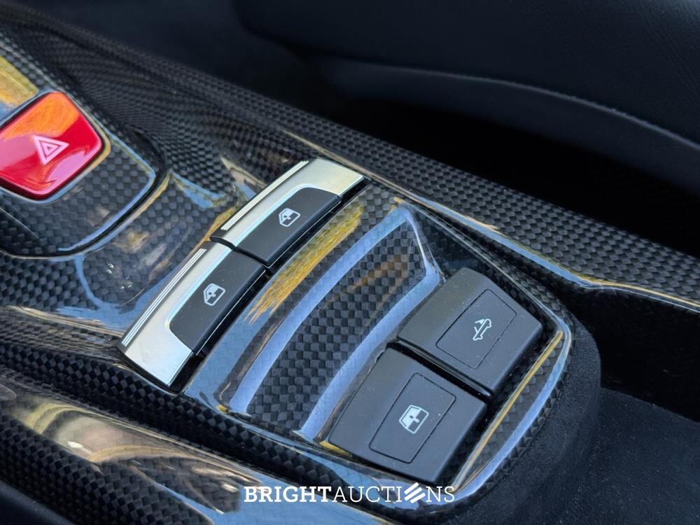 Ferrari 488 Spider HUGE 3.9 V8 - Full Carbon - 670hp - Dealer warranty until 05/2027