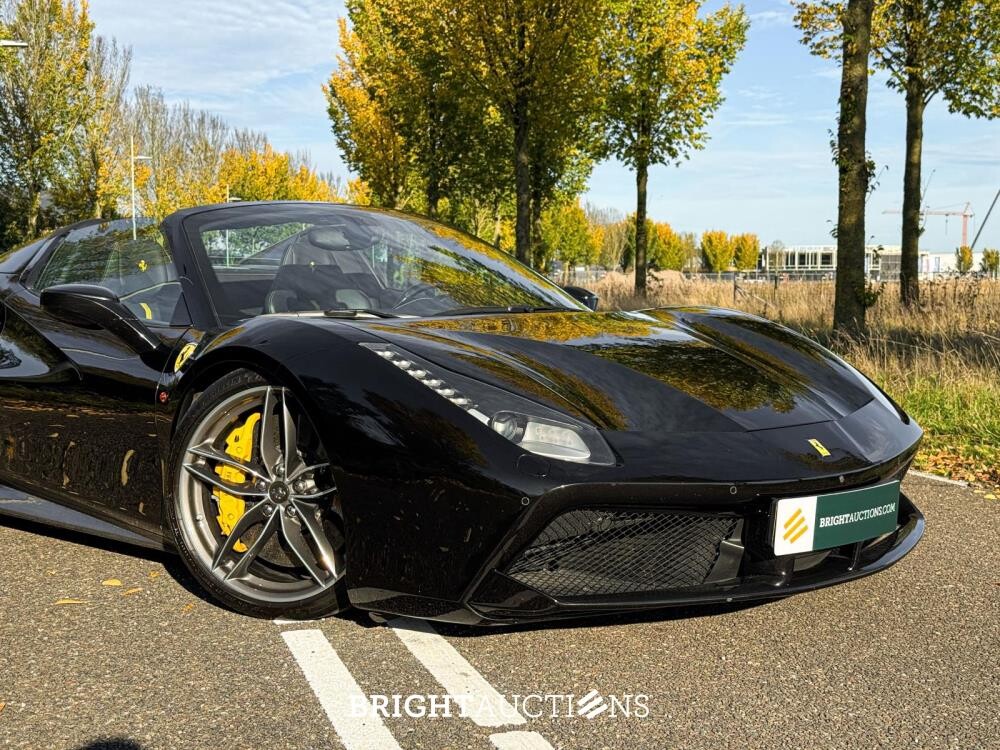 Ferrari 488 Spider HUGE 3.9 V8 - Full Carbon - 670hp - Dealer warranty until 05/2027
