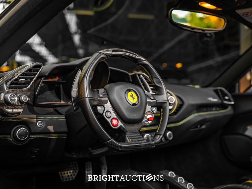 Ferrari 488 Spider HUGE 3.9 V8 - Full Carbon - 670hp - Dealer warranty until 05/2027