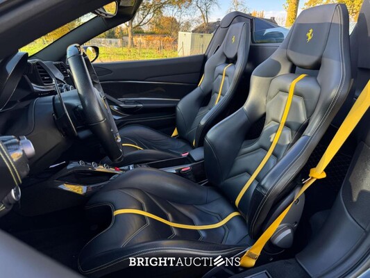 Ferrari 488 Spider HUGE 3.9 V8 - Full Carbon - 670hp - Dealer warranty until 05/2027