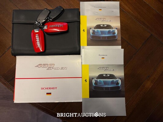 Ferrari 488 Spider HUGE 3.9 V8 - Full Carbon - 670hp - Dealer warranty until 05/2027