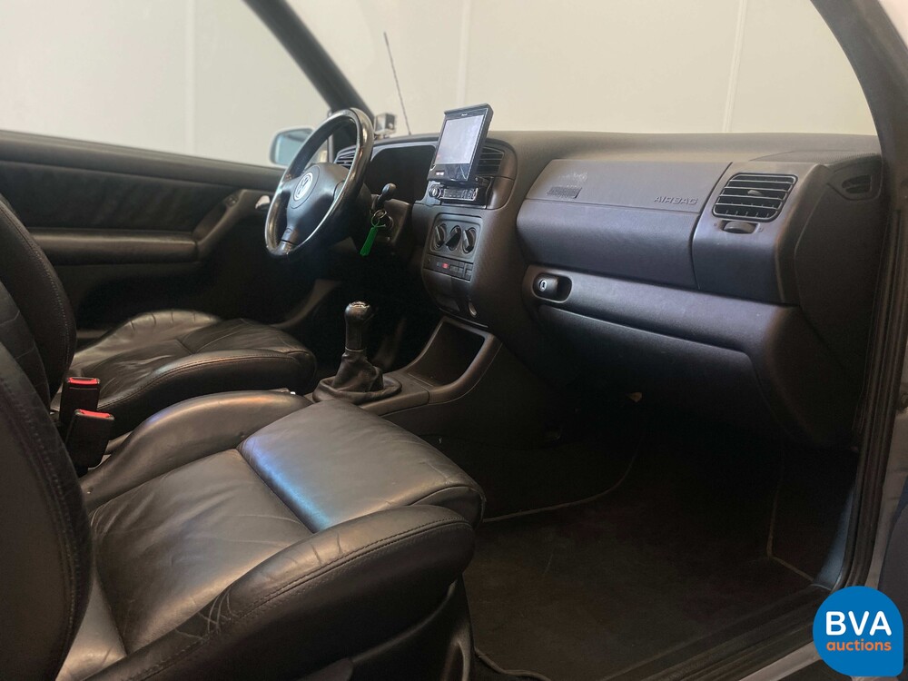 Volkswagen Golf Cabriolet 1.8 Highline 90pk 1999, ZN-BD-86