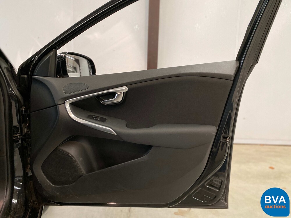 Volvo V40 1.6 D2 Momentum Business 144pk 2014, 7-XNT-75