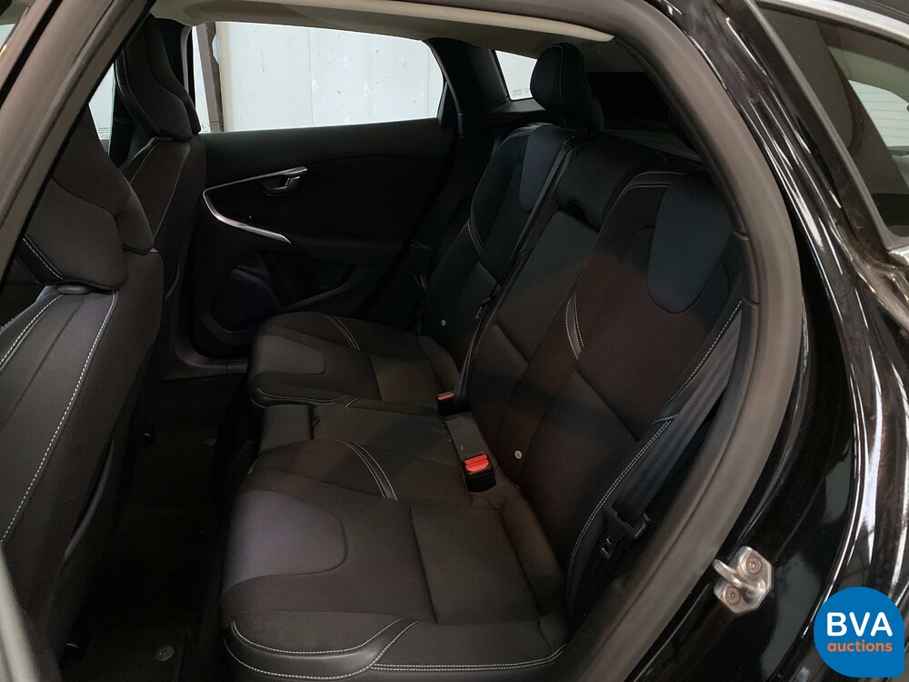 Volvo V40 1.6 D2 Momentum Business 144pk 2014, 7-XNT-75