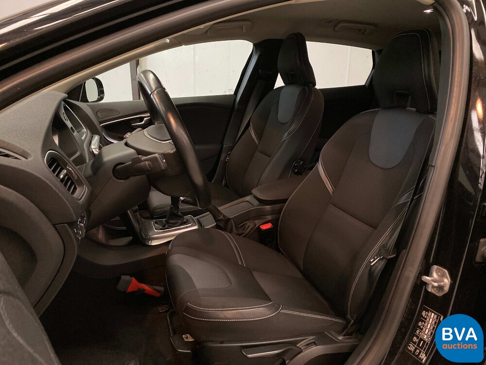 Volvo V40 1.6 D2 Momentum Business 144pk 2014, 7-XNT-75