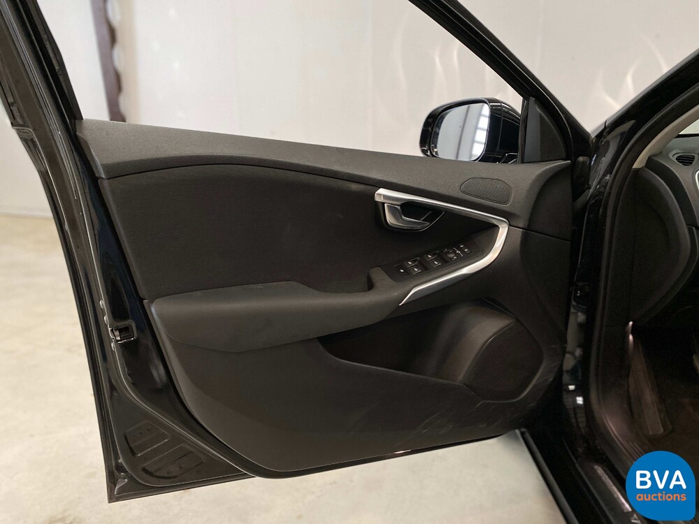 Volvo V40 1.6 D2 Momentum Business 144pk 2014, 7-XNT-75