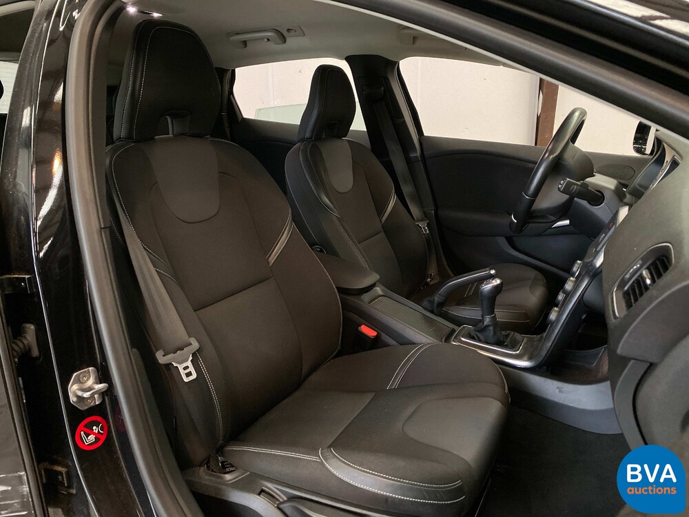 Volvo V40 1.6 D2 Momentum Business 144pk 2014, 7-XNT-75