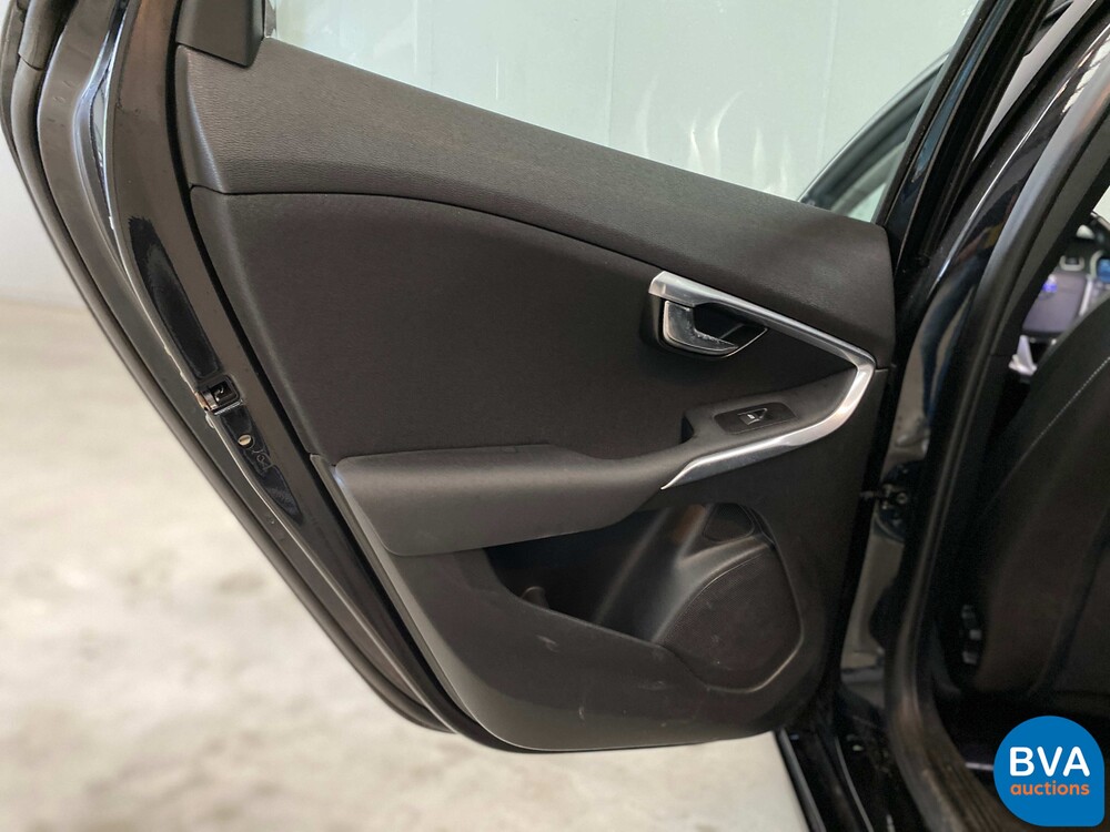 Volvo V40 1.6 D2 Momentum Business 144pk 2014, 7-XNT-75