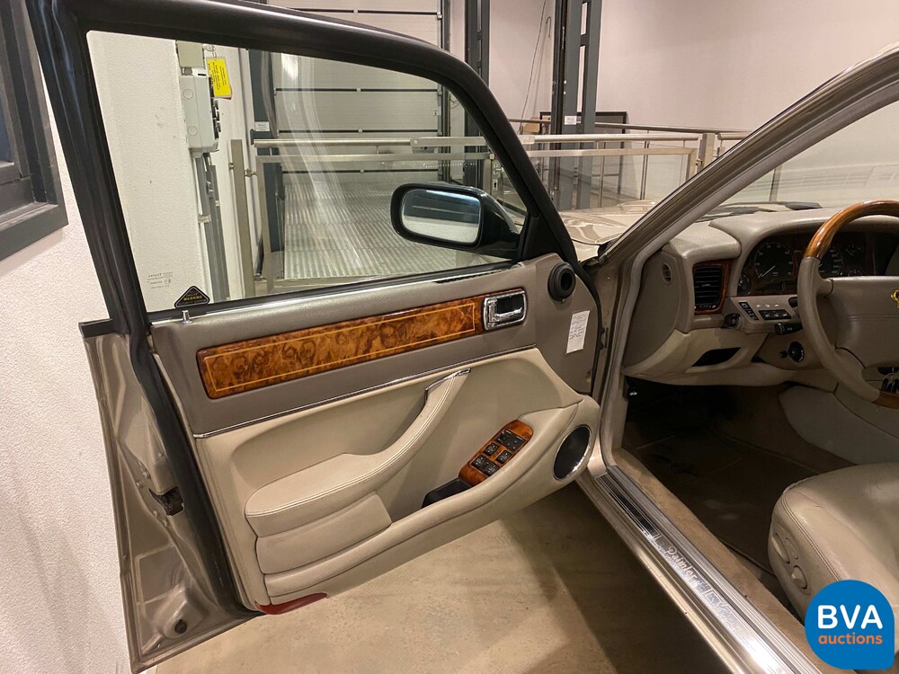 Daimler SIX LWB4.0 241PS 1997 -Org. NL-, RB-TL-96.