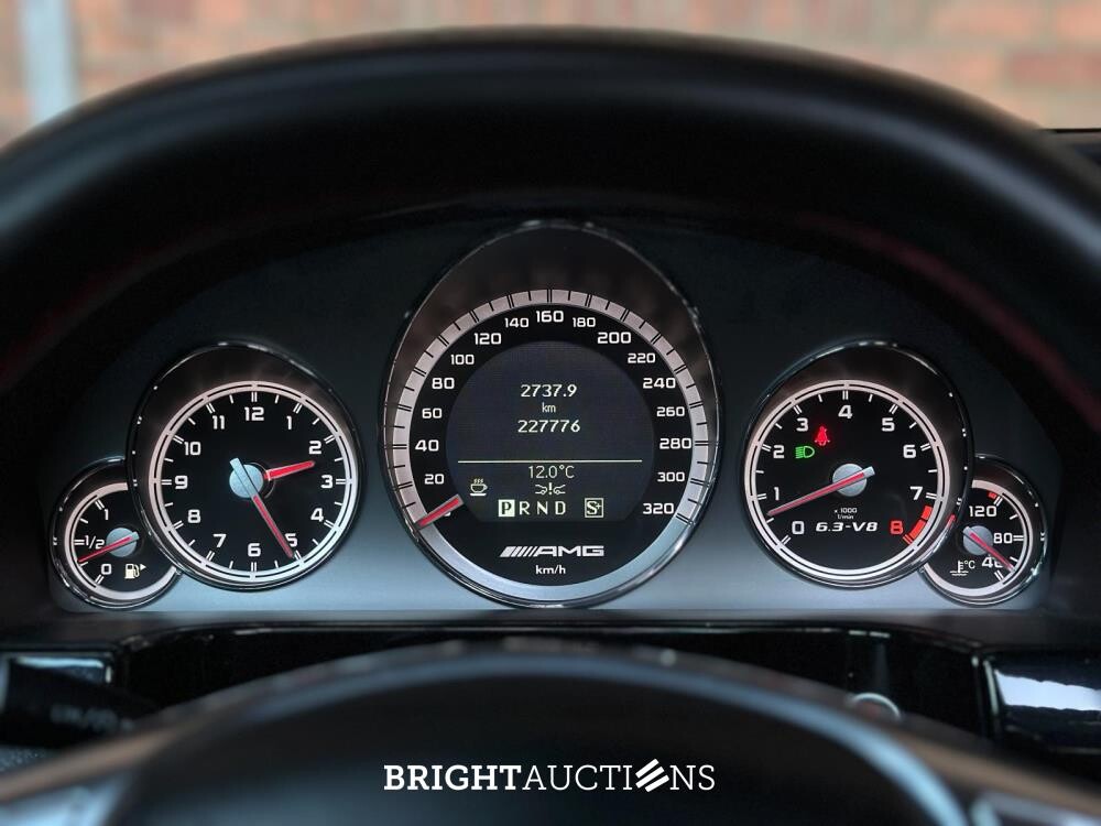 Mercedes-Benz E63 AMG 6.3 V8 -CARBON- 525pk 2010 (Origineel-NL), 47-LKB-6