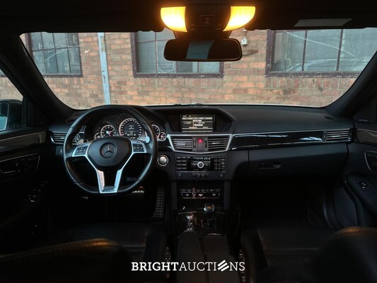 Mercedes-Benz E63 AMG 6.3 V8 -CARBON- 525pk 2010 (Origineel-NL), 47-LKB-6