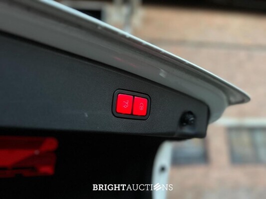 Mercedes-Benz E63 AMG 6.3 V8 -CARBON- 525pk 2010 (Origineel-NL), 47-LKB-6