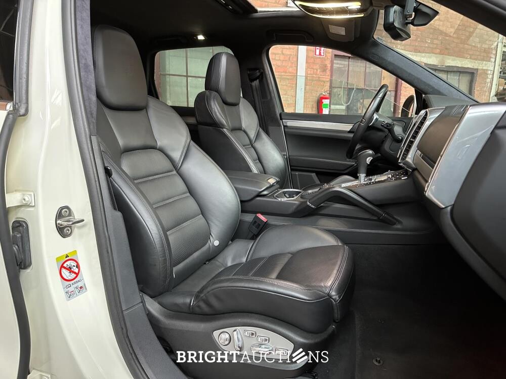 Porsche Cayenne Turbo 4.8 V8 500PK 2012