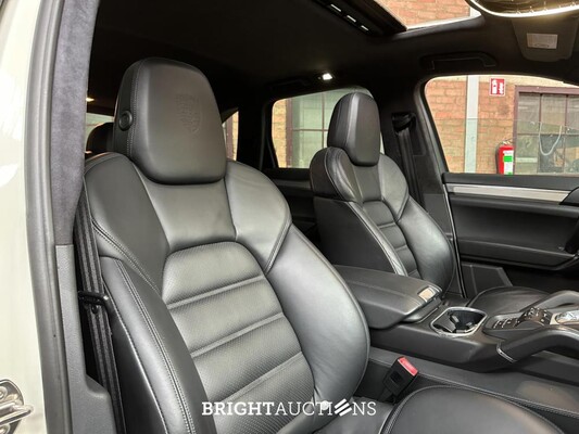 Porsche Cayenne Turbo 4.8 V8 500PK 2012