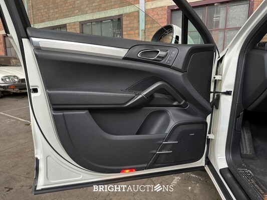 Porsche Cayenne Turbo 4.8 V8 500PK 2012