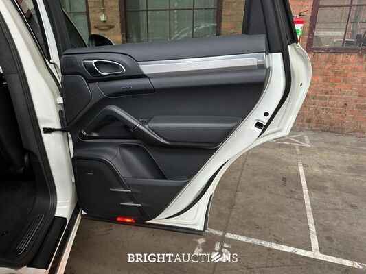 Porsche Cayenne Turbo 4.8 V8 500PK 2012