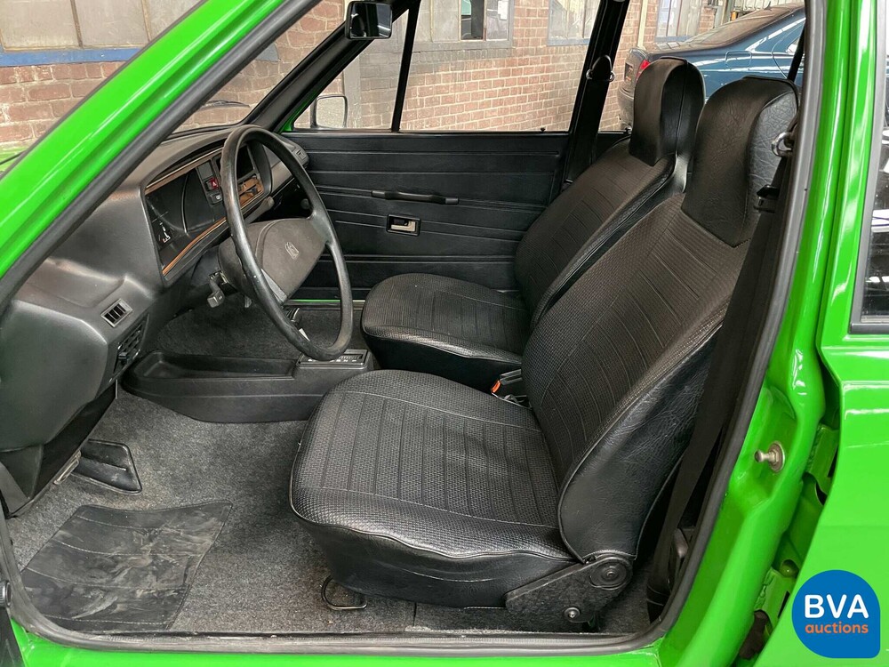 Volkswagen Passat 1.6 S Kombi 75hp 1980 Automatic.