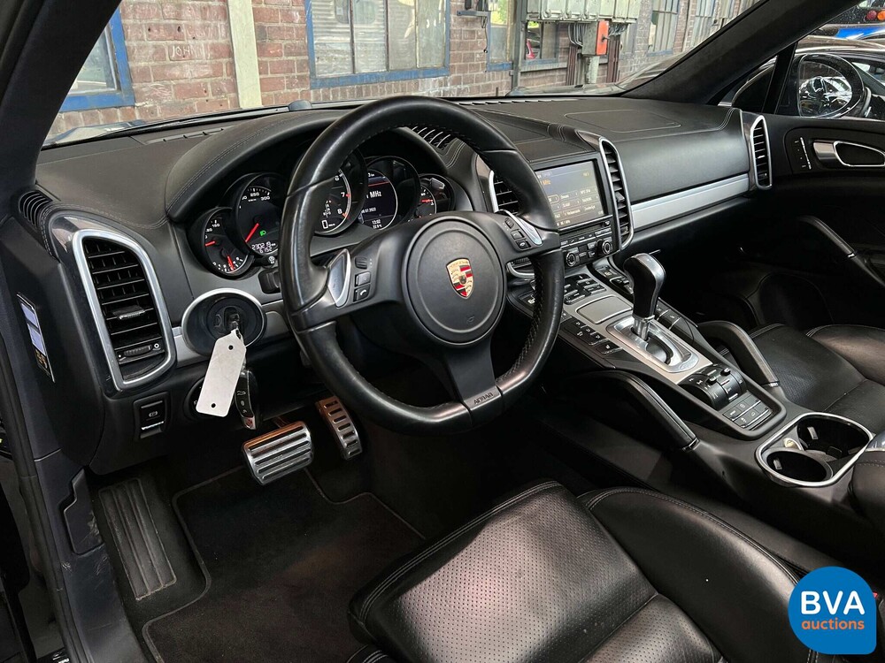 Porsche Cayenne 4.8 Turbo 500 PS 2012, 71-ZVF-9.