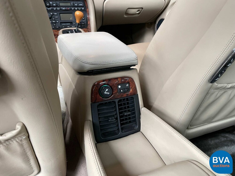 Daimler Super V8 Long 370hp 2001.