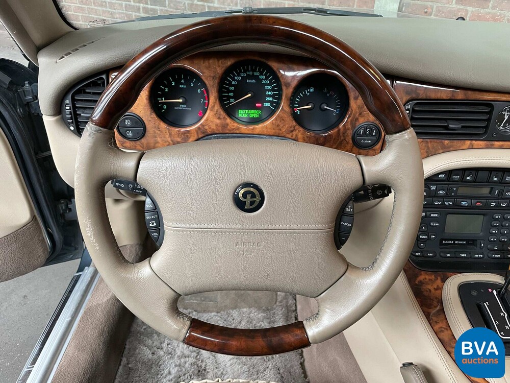 Daimler Super V8 Long 370hp 2001.