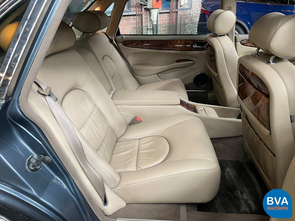 Daimler Super V8 Long 370hp 2001.