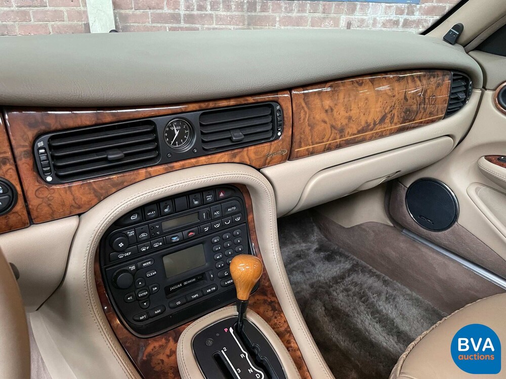 Daimler Super V8 Long 370hp 2001.