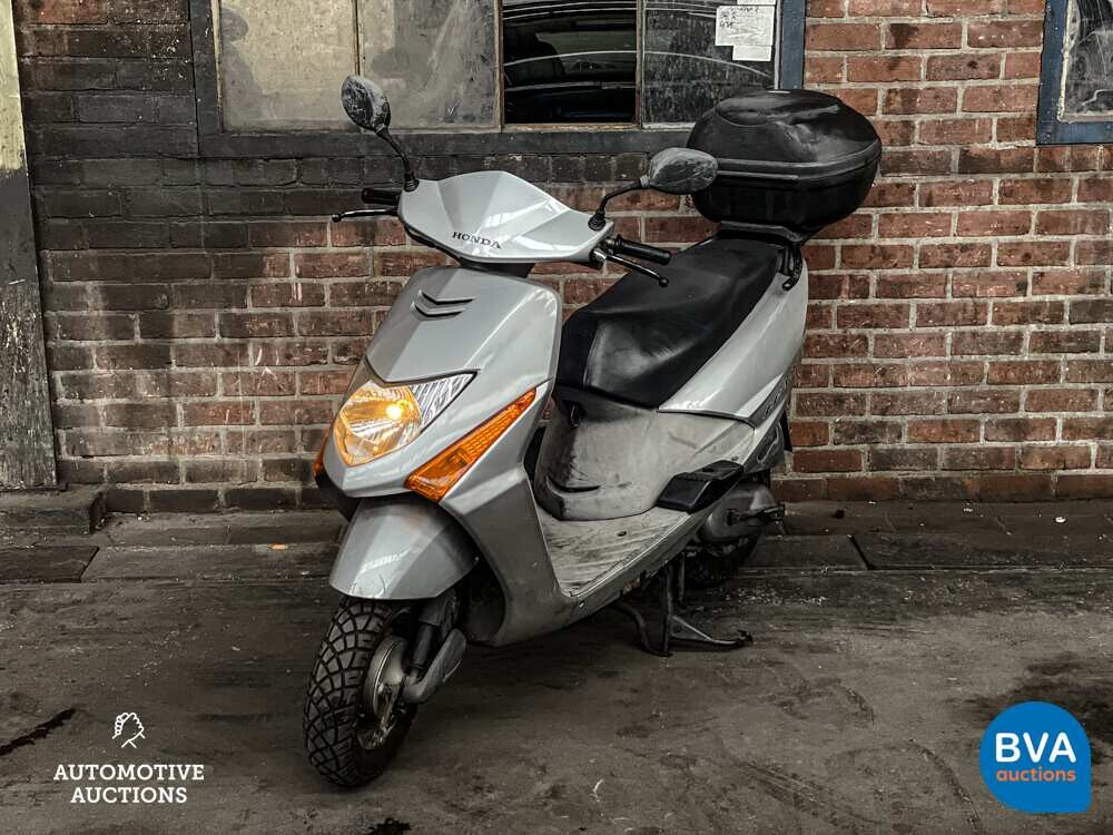 Honda Lead JF11 2002.