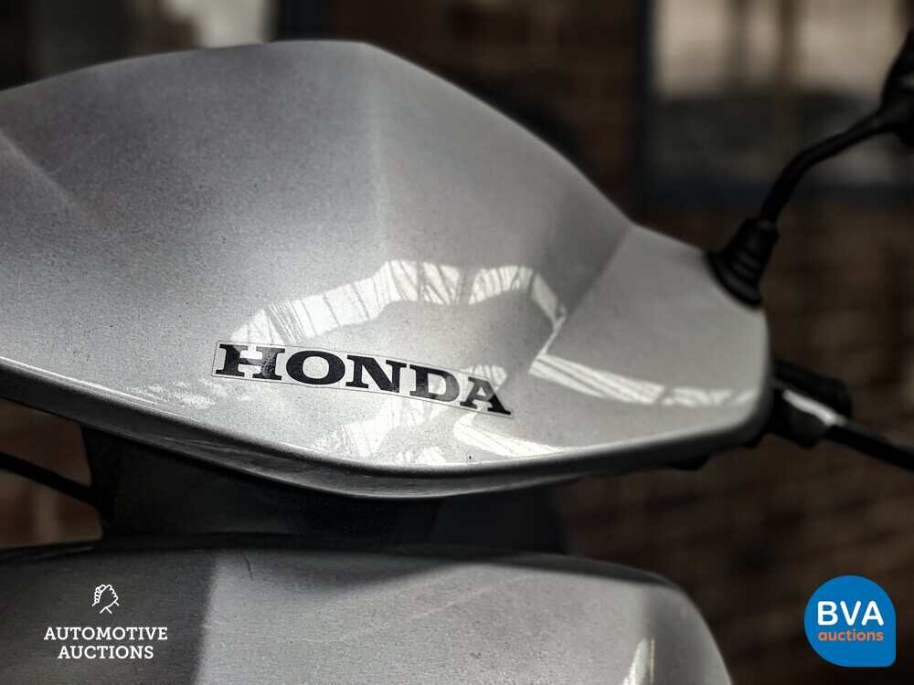 Honda Lead JF11 2002.