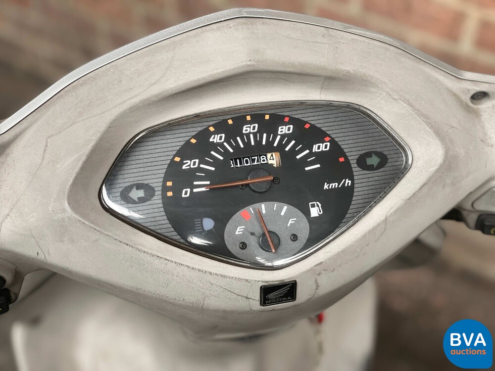 Honda Lead JF11 2002.