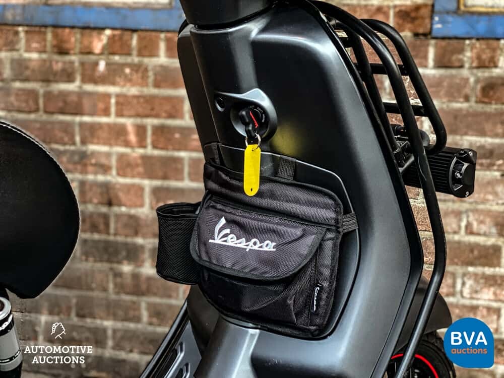 Piaggio Vespa Sprint Full Option (Carbon) 25km 2016, DHD-03-N.