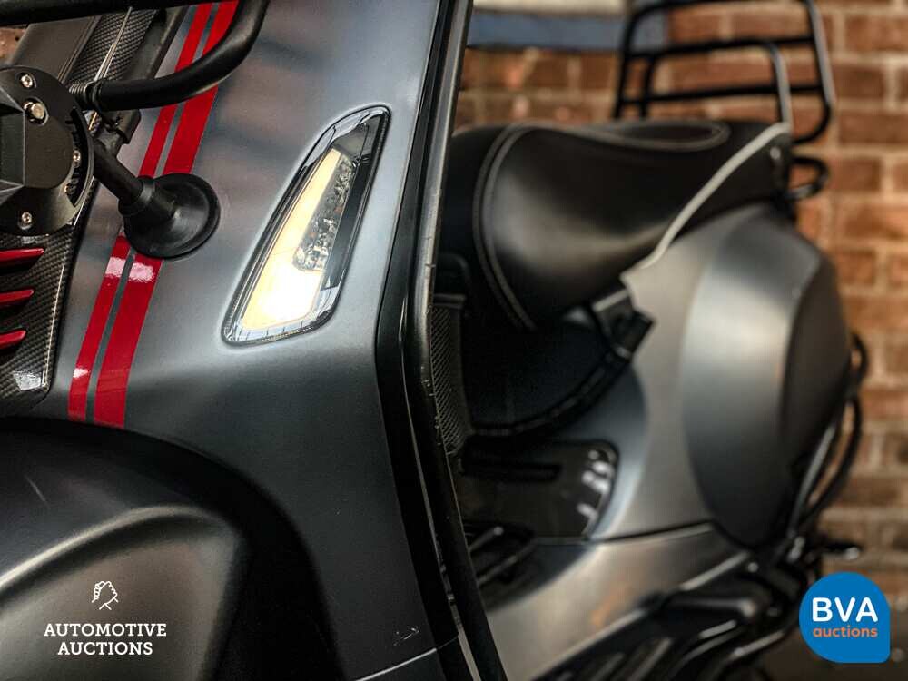 Piaggio Vespa Sprint Full Option (Carbon) 25km 2016, DHD-03-N.