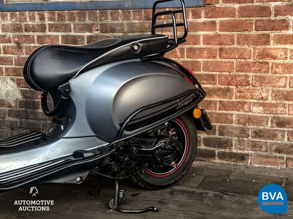 Piaggio Vespa Sprint Full Option (Carbon) 25km 2016, DHD-03-N.