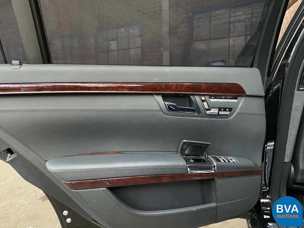 Mercedes Benz S600 Long 5.5 V12 517pk 2006 S-Class -Youngtimer-.