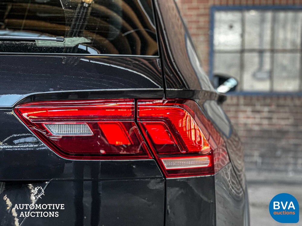 Volkswagen Tiguan 1.5 TSI R-Line 2021 -Org. NL- Garantie, N-982-RJ
