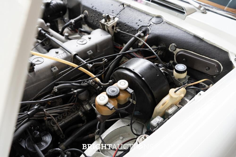 Mercedes-Benz 280 SL Pagoda – Manual Transmission – EU Specification – 2.8-Litre Inline-Six