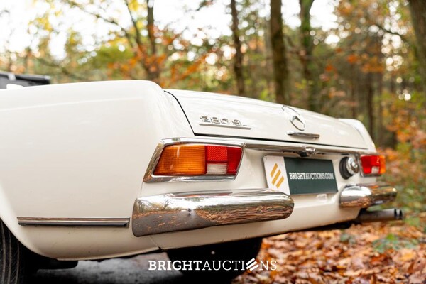 Mercedes-Benz 280 SL Pagoda – Manual Transmission – EU Specification – 2.8-Litre Inline-Six