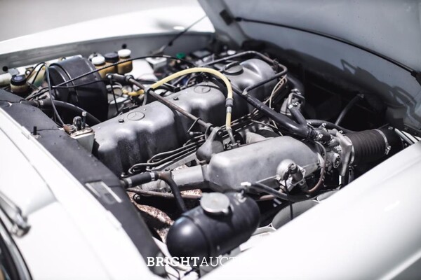Mercedes-Benz 280 SL Pagoda – Manual Transmission – EU Specification – 2.8-Litre Inline-Six