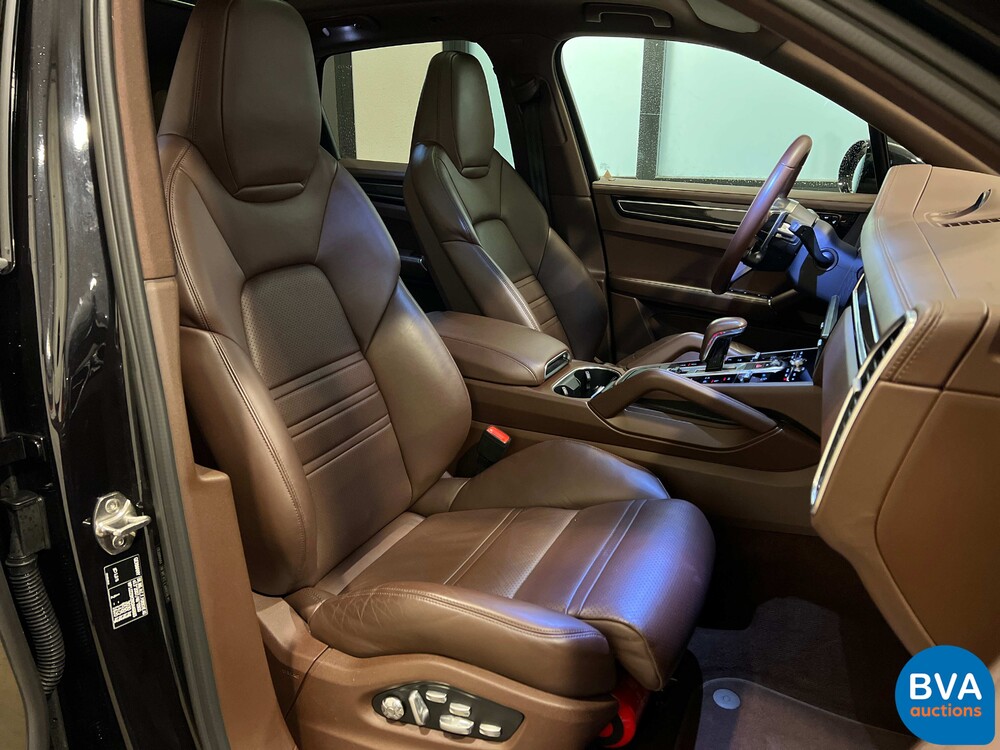 Porsche Cayenne E-Hybrid 3.0 V6 -NW MODEL- 462pk 2018 SportChrono -Org. NL-, TL-795-R