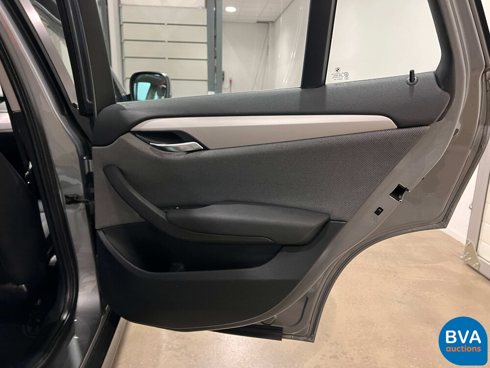 BMW X1 18i sDrive Executive 150pk 2010, GP-214-R